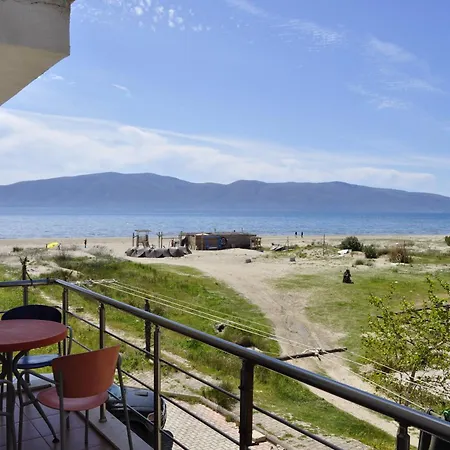A Created With Love, Enriched By Our Sea View Apartamento Vlorë